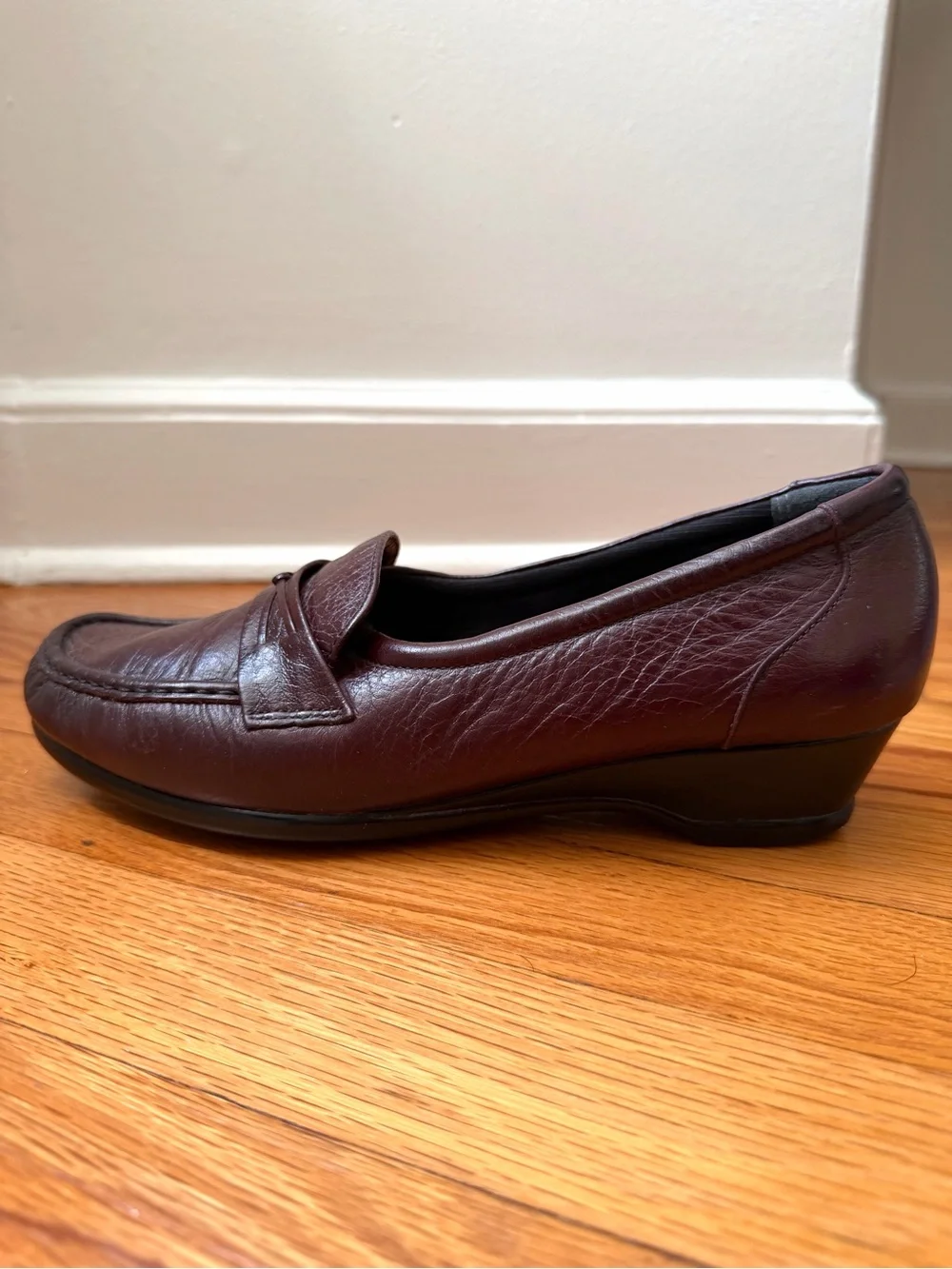 SAS Easier Slip On Loafers Tripad Comfort Women's 9 Wide Burgundy Leather USA